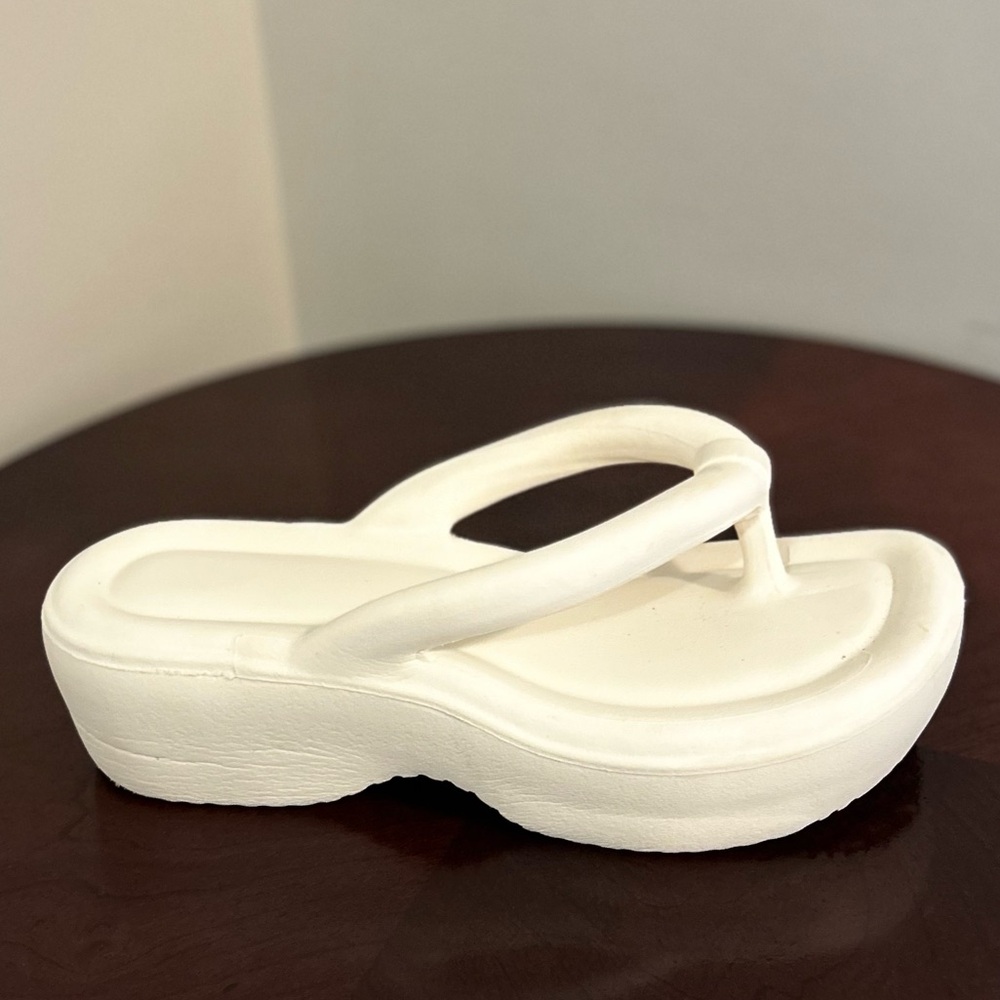 THICK SOLE SLIPPERS